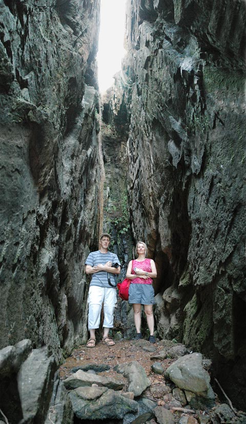 Two european travellers inside a big crack in the mountain halfway between Gokarna and Kudle