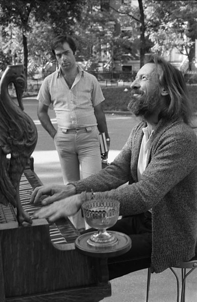 Pianist in Washington Square Park Mahnattan New York beard yuppe academic vagabond keyboard happy