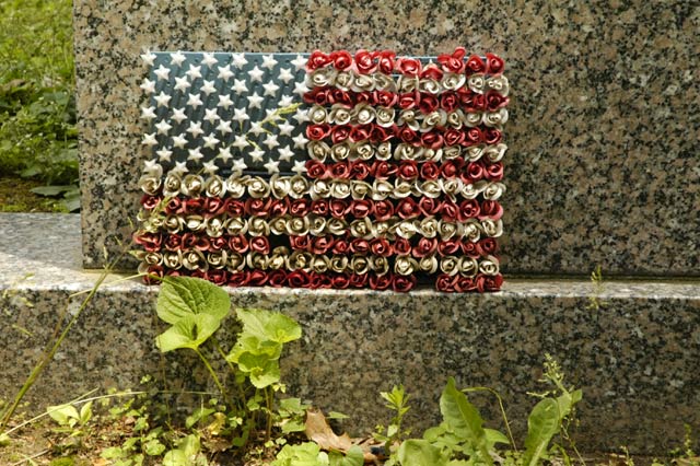 usa flag grave cemetery tomb plastic roses